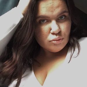 Meet your Posher, Nadia